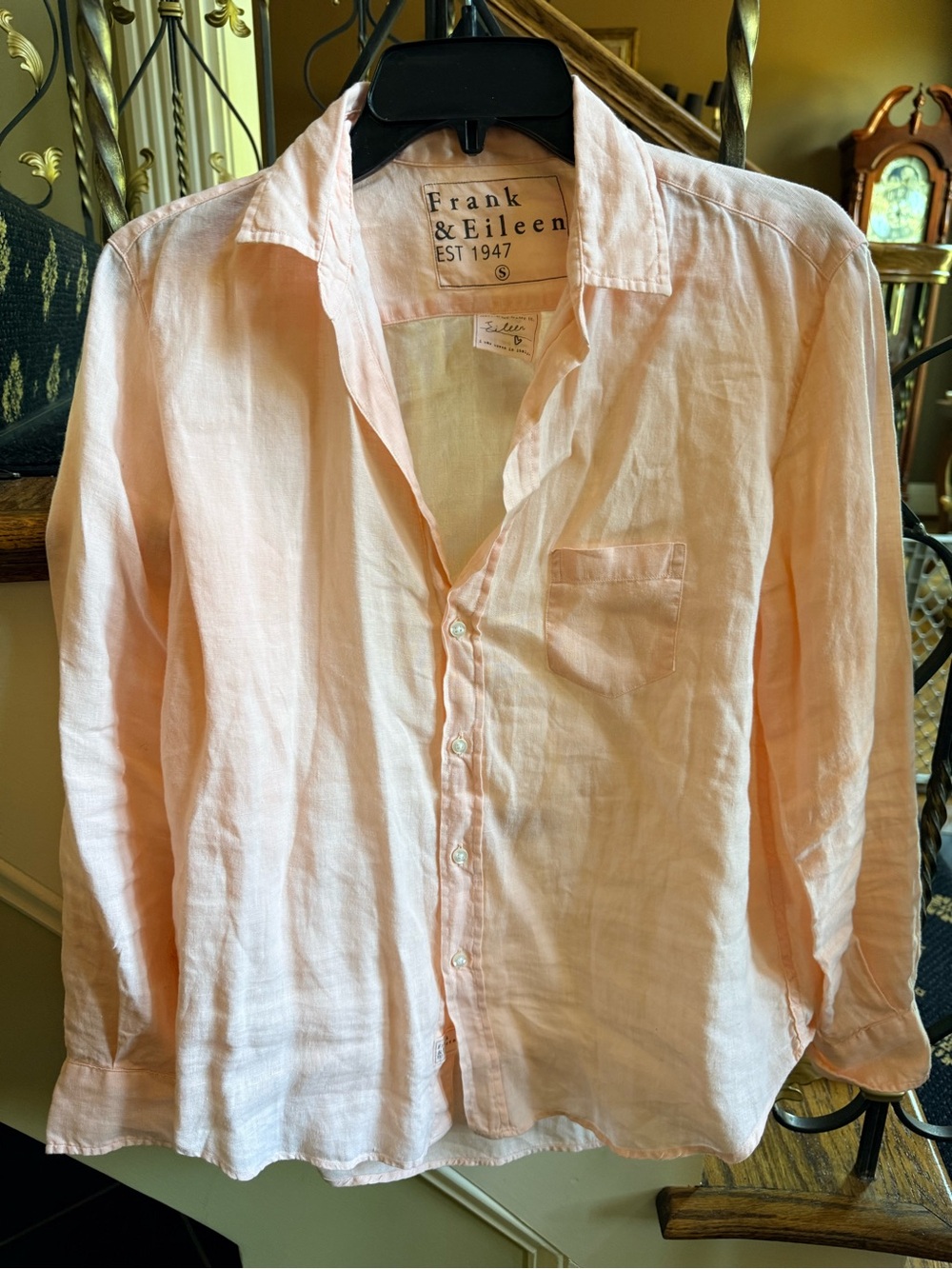 Frank & Eileen NWOT Eileen Peach Linen Long Sleeve blouse. Size S Front pocket